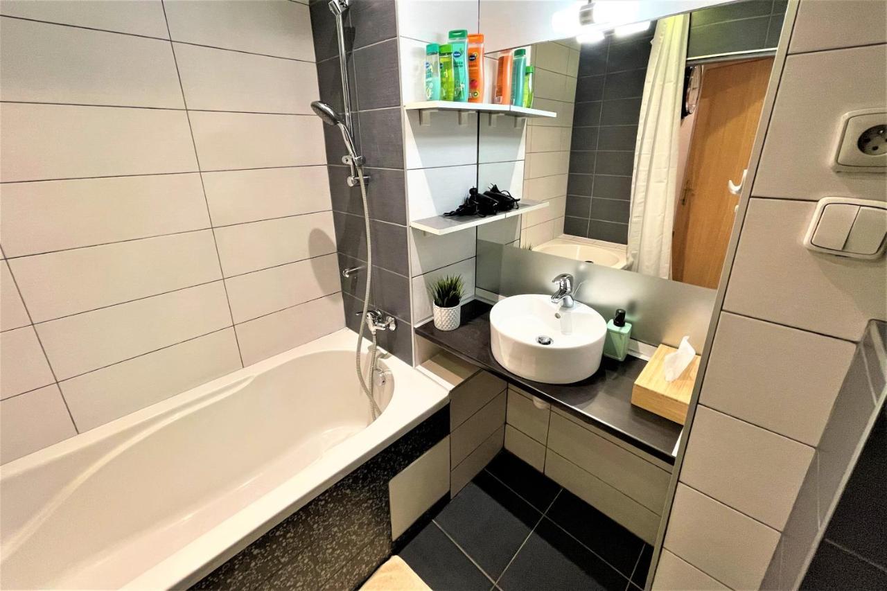 Apartment Helen - Old Town, Ac Bratysława Zewnętrze zdjęcie